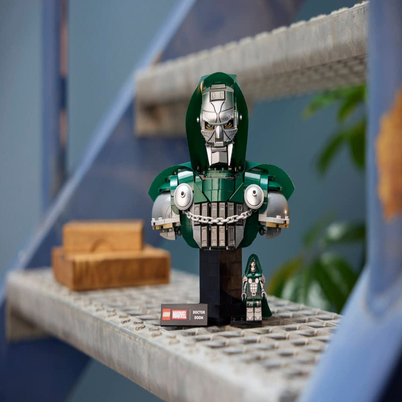 Lego 76345 Super Heroes Doctor Doom Bust (379 pcs)