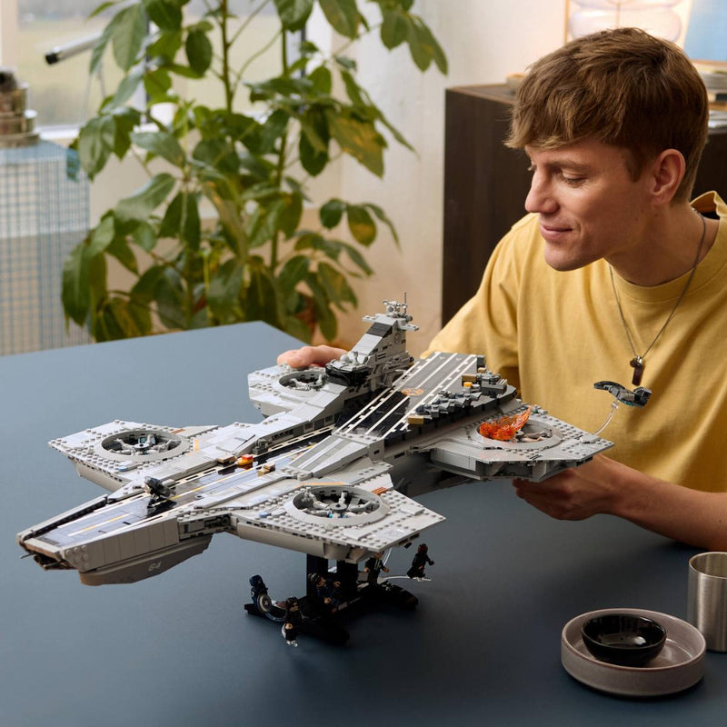 Lego 76354 Super Heroes Marvel S.H.I.E.L.D. Helicarrier (3057 Pieces)