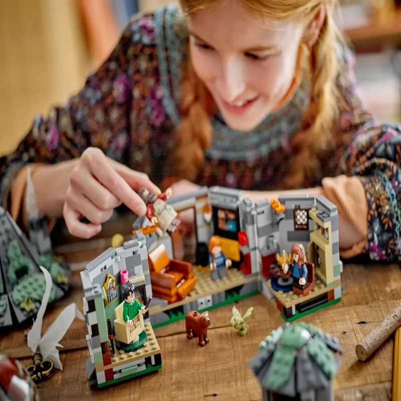 Lego 76428 Harry Potter Hagrid's Hut An Unexpected Visit (896 Pieces)