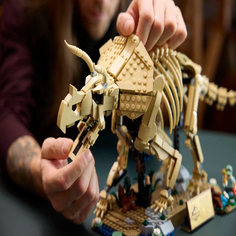 Lego 77985 Jurassic World Dinosaur Fossils :Triceratops (1154 Pieces)