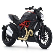 Maisto Ducati Diavel Carbon 1:18 Maisto diecast scale Model bike collectible
