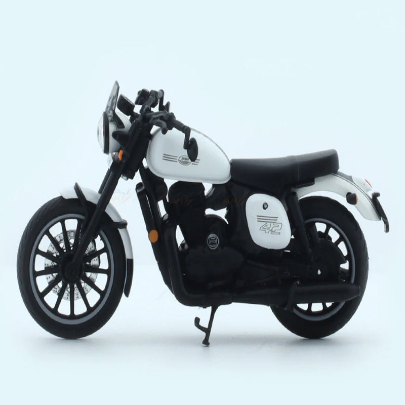Maisto Jawa 42 White 1:18 Maisto licensed diecast scale model bike collectible