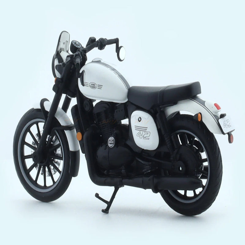 Maisto Jawa 42 White 1:18 Maisto licensed diecast scale model bike collectible