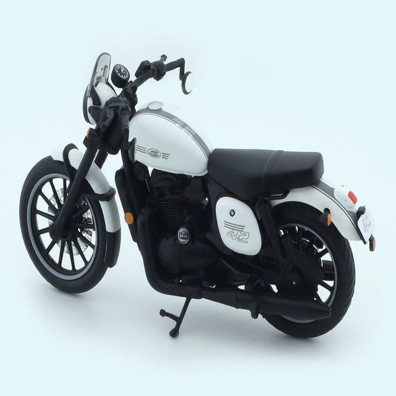 Maisto Jawa 42 White 1:18 Maisto licensed diecast scale model bike collectible