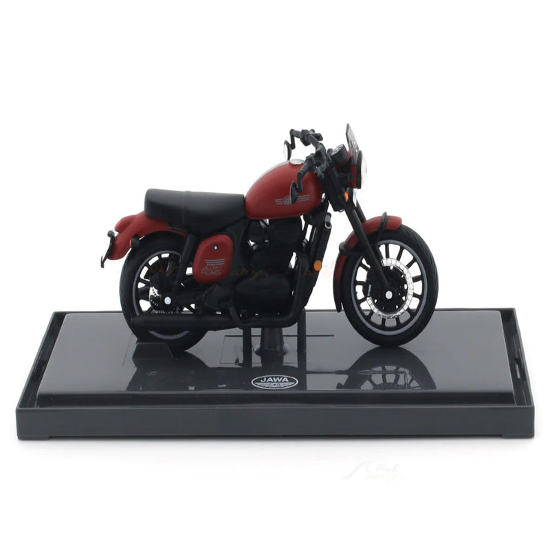Maisto Jawa Yezdi #42 1:18 licensed diecast scale model bike collectible -Red