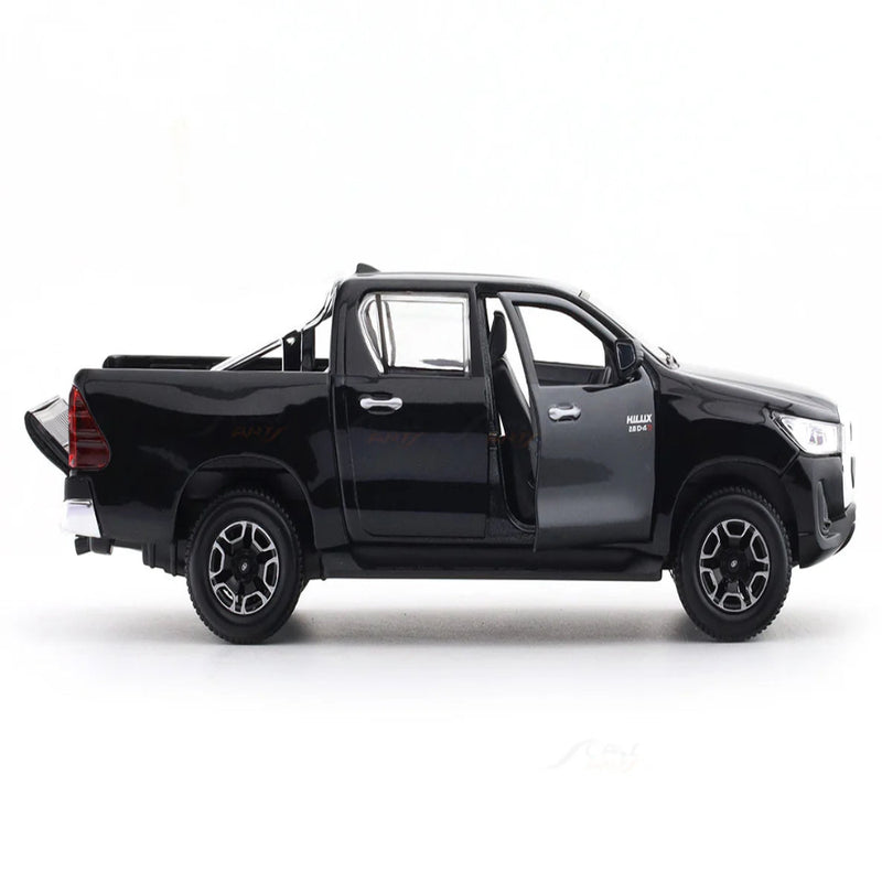 Maisto Toyota Hilux Black 1:27 Maisto licensed diecast Scale Model car collectible
