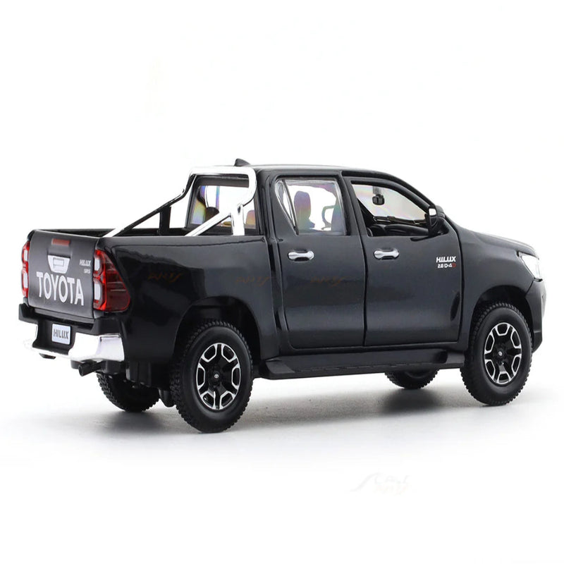 Maisto Toyota Hilux Black 1:27 Maisto licensed diecast Scale Model car collectible