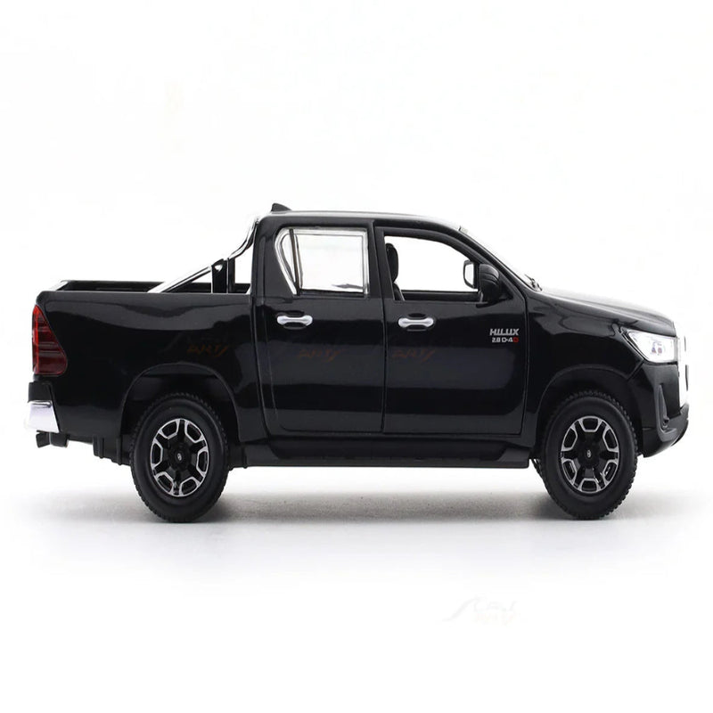 Maisto Toyota Hilux Black 1:27 Maisto licensed diecast Scale Model car collectible