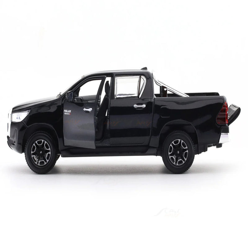 Maisto Toyota Hilux Black 1:27 Maisto licensed diecast Scale Model car collectible