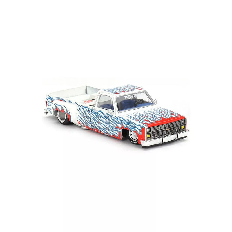Mini GT #157: Chevrolet Silverado Dually on Fire V2 1:64