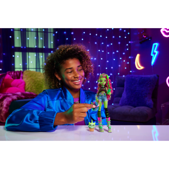 Monster High Venus Mcflytrap Fashion Doll With Pet Chewlian And Accessories-Dolls-Mattel-Toycra