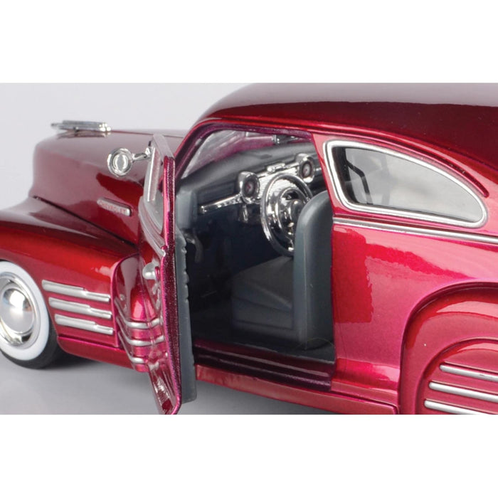 Motor Max 1948 Chevy Aerosedan Fleetline - Red