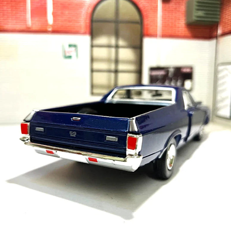Motormax 1970 Chevrolet El Camino SS 396 Dark Blue