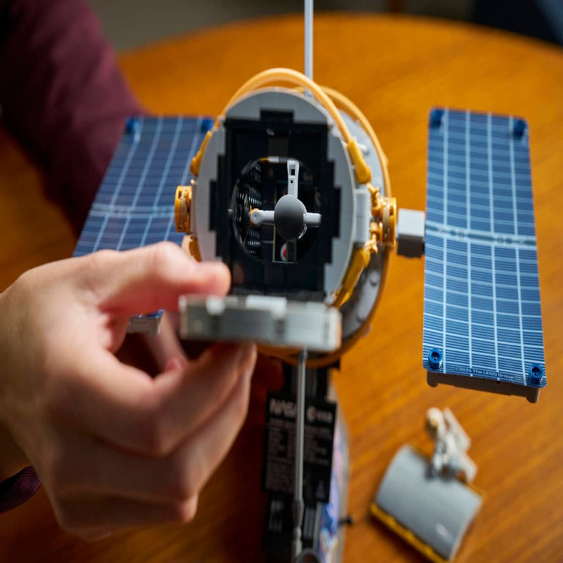 Lego 11382 Hubble Space Telescope (1252 pcs)