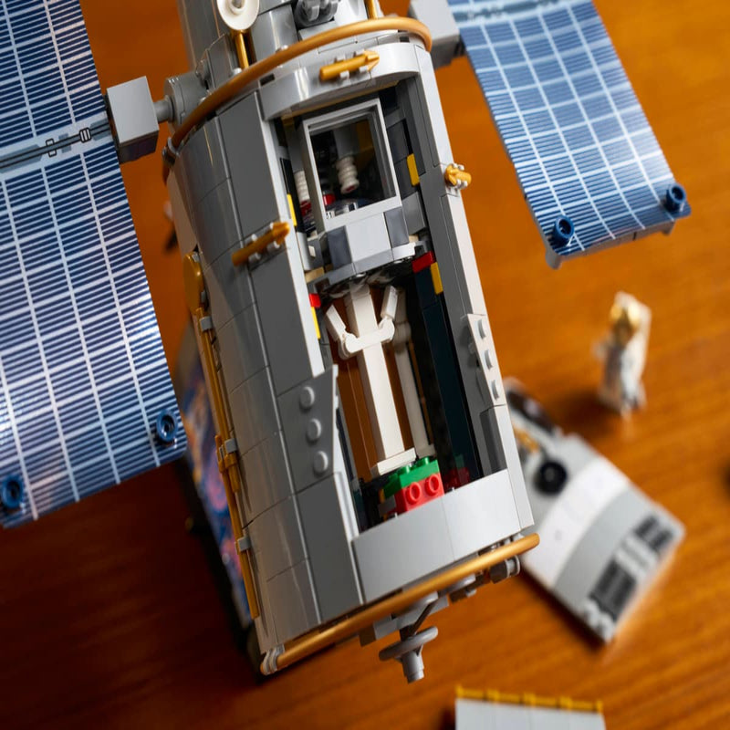 Lego 11382 Hubble Space Telescope (1252 pcs)