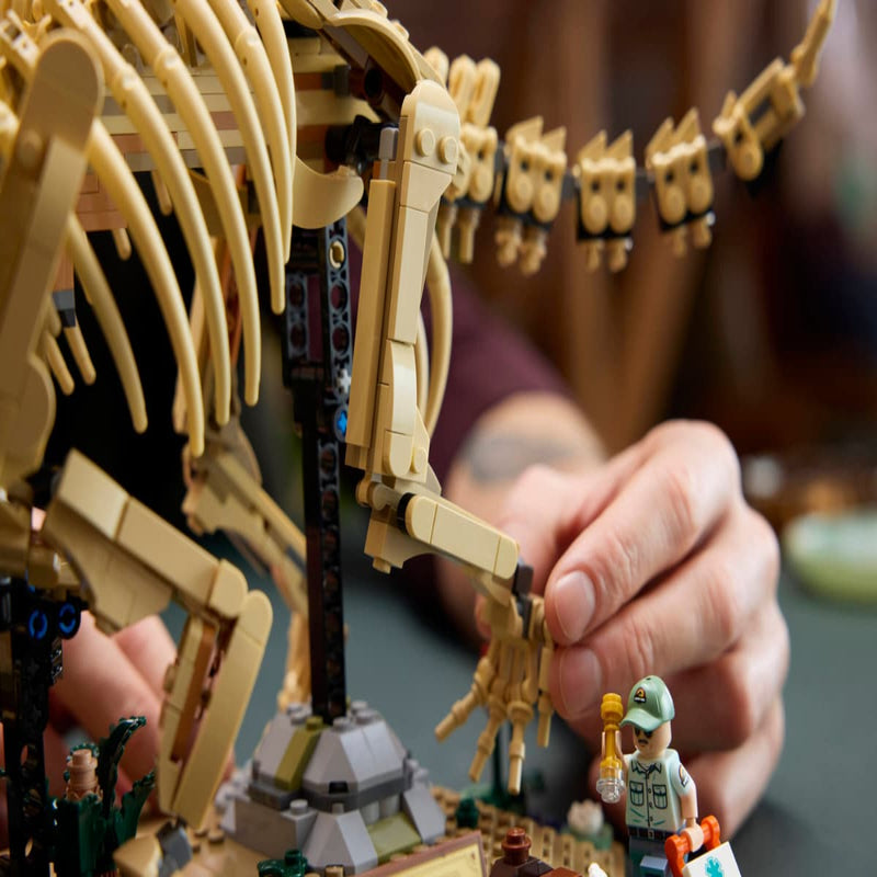 Lego 77985 Jurassic World Dinosaur Fossils :Triceratops (1154 Pieces)