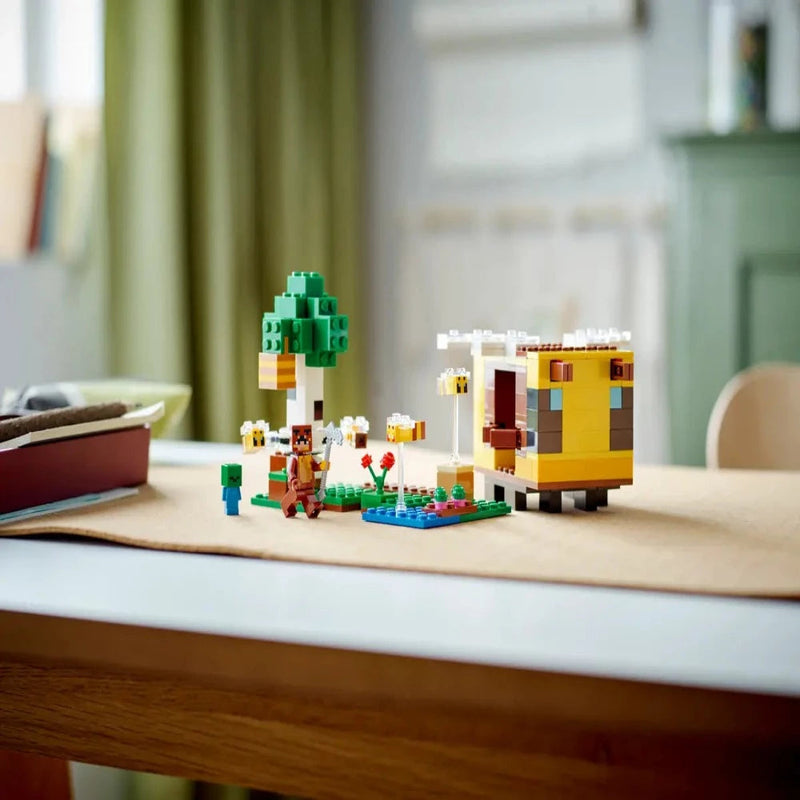 LEGO 21241 Minecraft The Bee Cottage